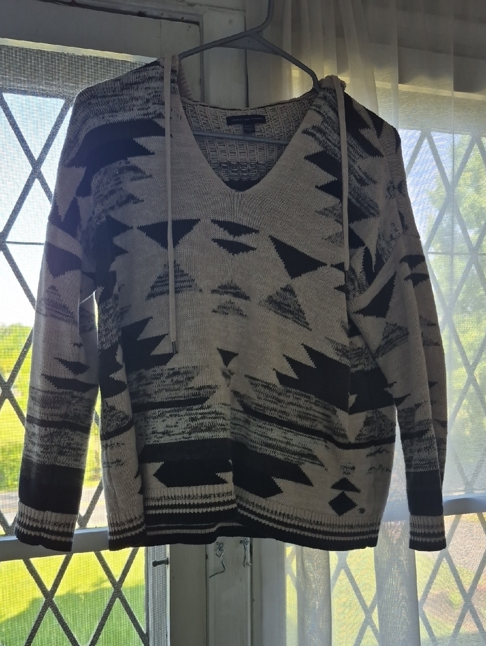 American Eagle Outfitters V-Neck Hooded Aztec Sweater in Cream and Black